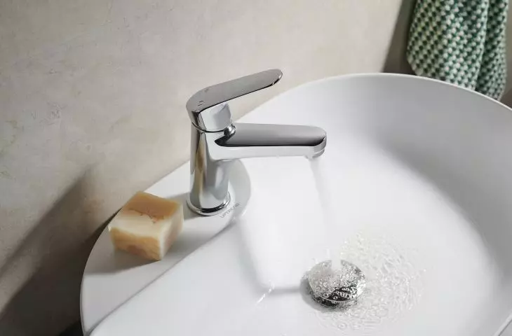 Otava washbasin faucet with a water flow rate of 6 l/min.