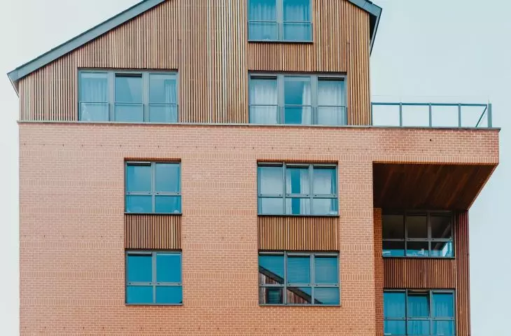Facade clinker is an extremely durable cladding. It combines resistance to mechanical factors as well as frost, UV radiation and precipitation