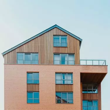Facade clinker is an extremely durable cladding. It combines resistance to mechanical factors as well as frost, UV radiation and precipitation