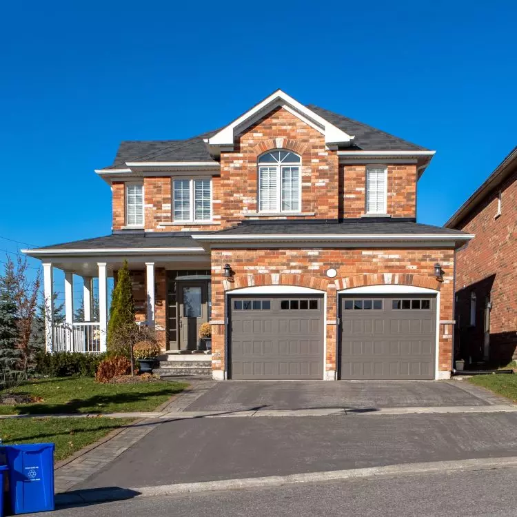 If you find the right combination of brick color and texture, the visual effect of a traditional wall will be very natural