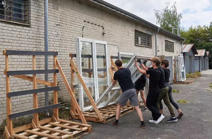Packing windows for transport