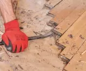 Dismantling of parquet flooring on Rozbrat St.