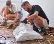 Demontaż parkietu przy ul. Rozbrat