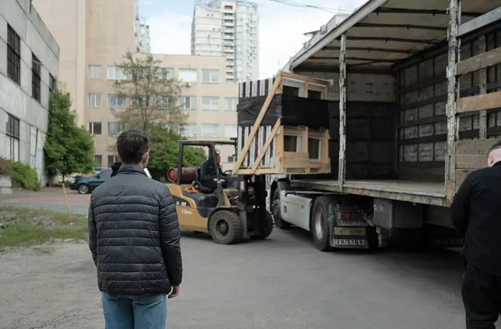 Rozładunek okien w Kijowie