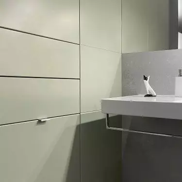 The celadon body is a colorful element of the interior