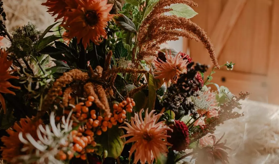 You can create an autumn flower composition, for example, in a basket, box or bucket