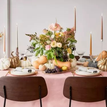 Floral compositions will be a great addition to the arrangement of the autumn table