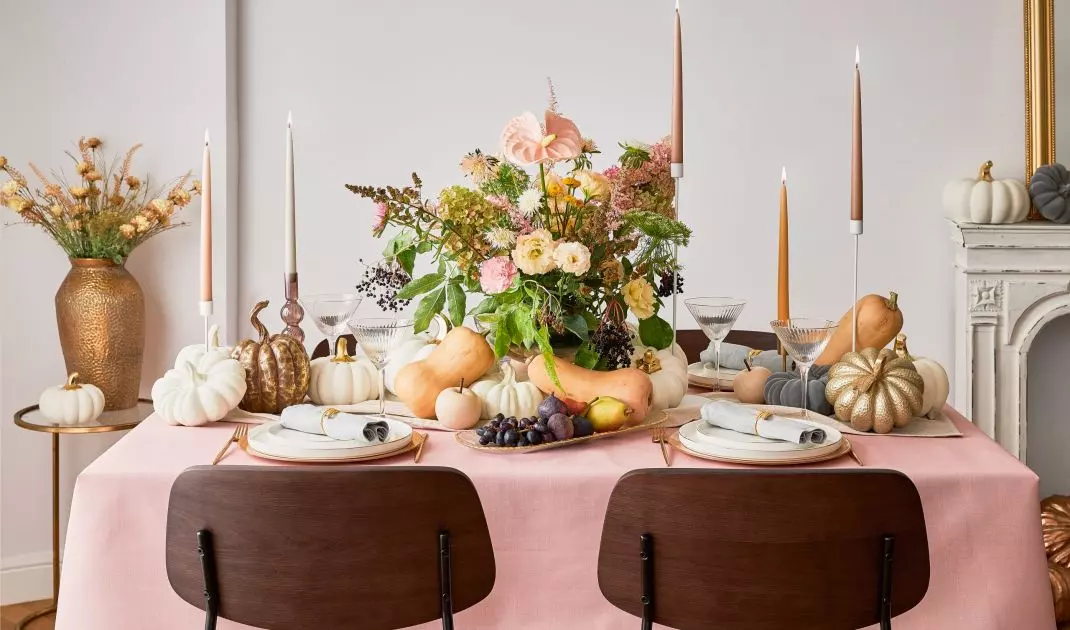 Floral compositions will be a great addition to the arrangement of the autumn table