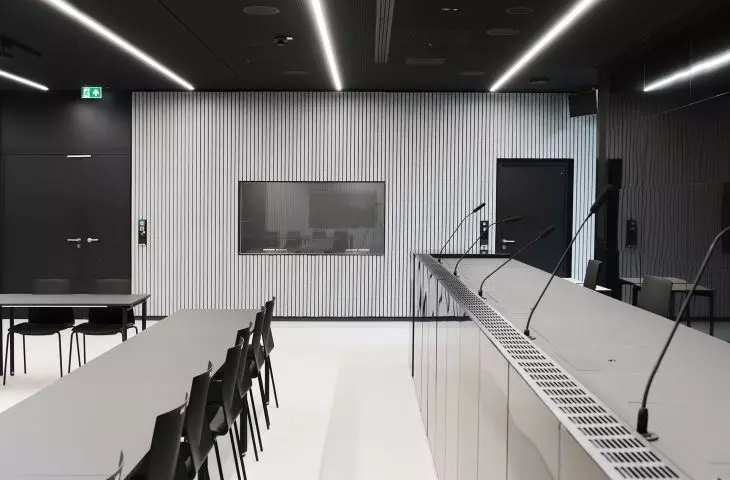 Sufit HeartFelt® Linear, Siedziba DFB we Frankfurcie, Niemcy