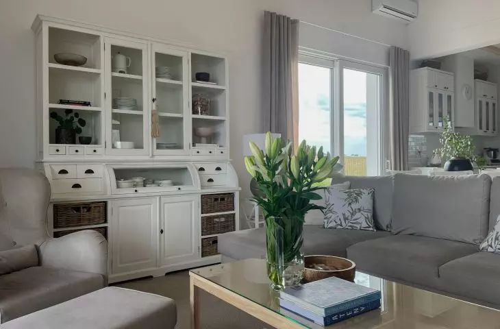 The blogger decided to decorate her home in modern farmhouse style