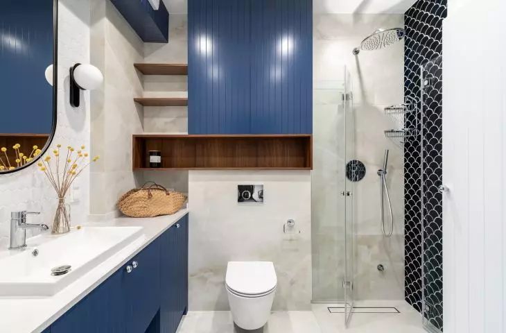 Appearing throughout the interior, navy blue refers to the sea