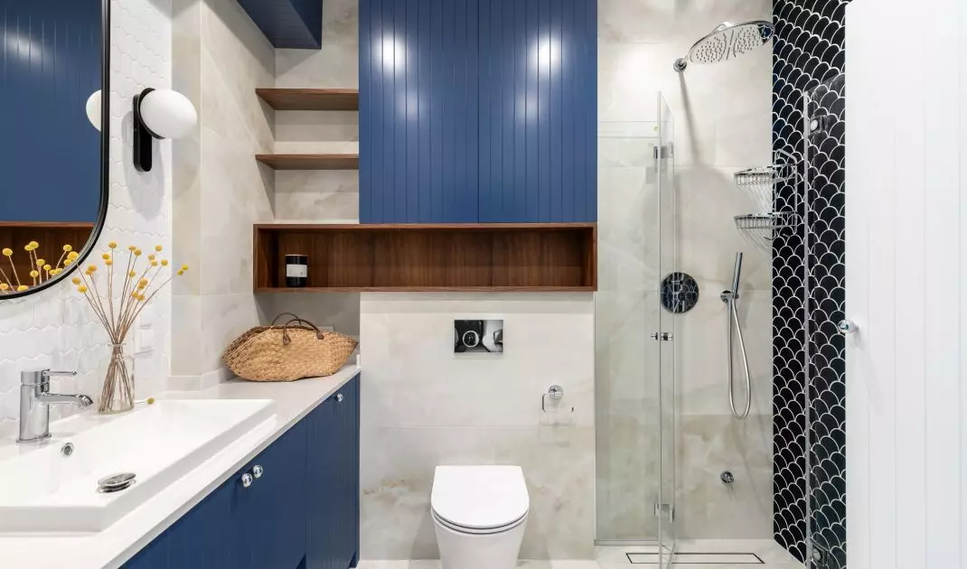 Appearing throughout the interior, navy blue refers to the sea