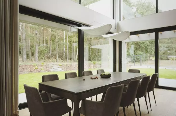 Through the large glass windows in the dining room we can admire the forest