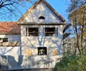 Betonhaus obok 
