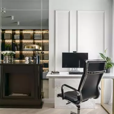 In her office, Agnieszka Konieczna placed a portal bio-fireplace