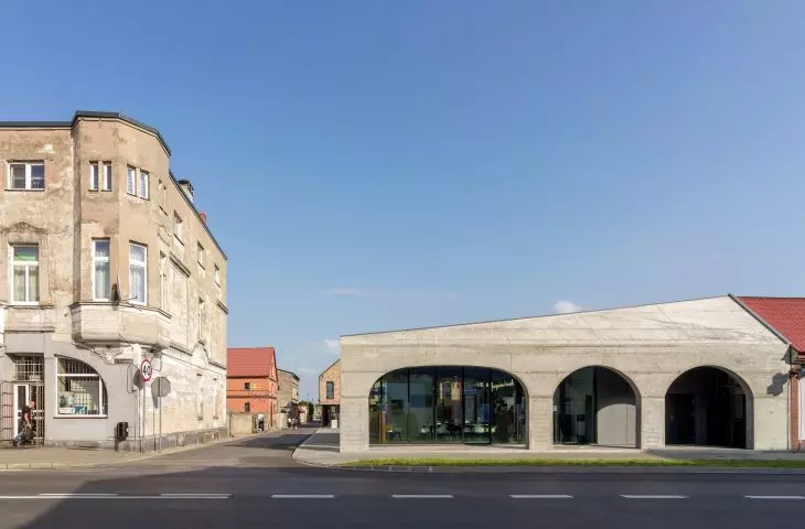Skwer Usług Kultury – „Przystanek Edukacja”, Wieleń  autorzy: Neostudio Architekci, architekci: Bartosz Dawid Jarosz, Paweł Świerkowski, Tomasz Sołtysiak