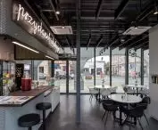 Skwer Usług Kultury – „Przystanek Edukacja”, Wieleń  autorzy: Neostudio Architekci, architekci: Bartosz Dawid Jarosz, Paweł Świerkowski, Tomasz Sołtysiak