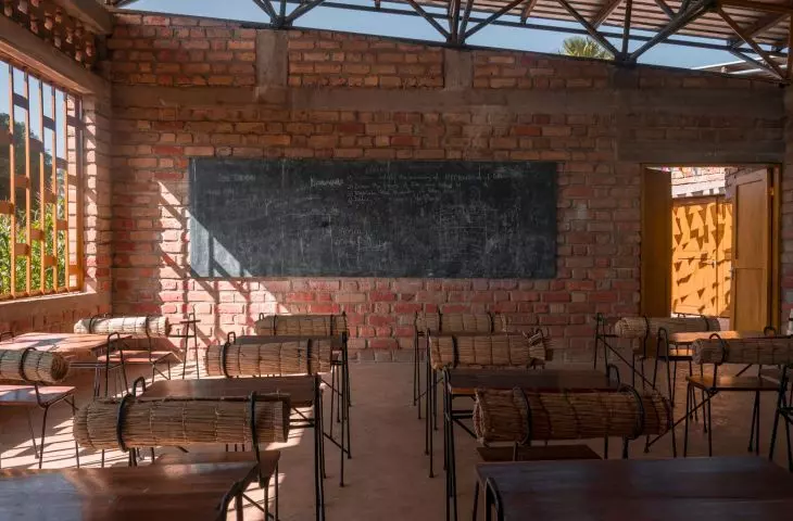 Szkoła Fundacji WAYAir w obozie uchodźczym Ulyankulu w Tanzanii; proj.: Iwo Borkowicz, Adam Siemaszkiewicz (JEJU.studio), Łukasz Rawecki (Arh+)