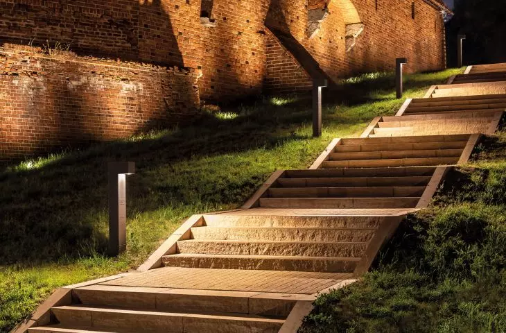 Iluminacja murów Zamku w Malborku oraz strefa bulwaru nad rzeką Nogat