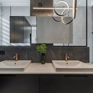 Large mirror appears to float in the air