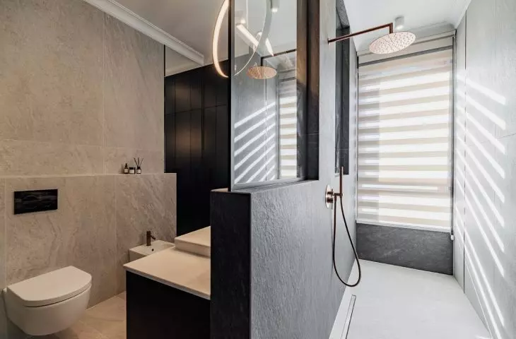 The shower was separated from the rest of the bathroom by a washbasin wall