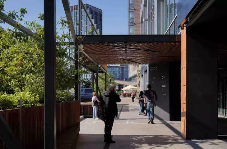 Public space next to Globis building, Poznań