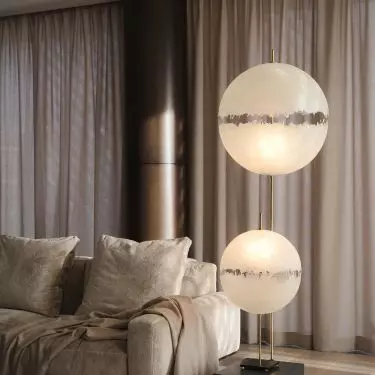 In the lounge area there is a jewelry lamp