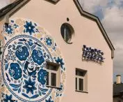 Mural i neon projektu Bartka Bojarczuka