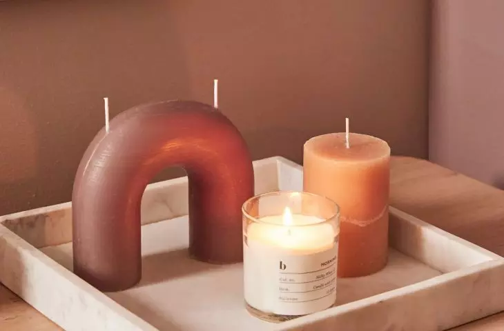 Peach candles will create a relaxing atmosphere
