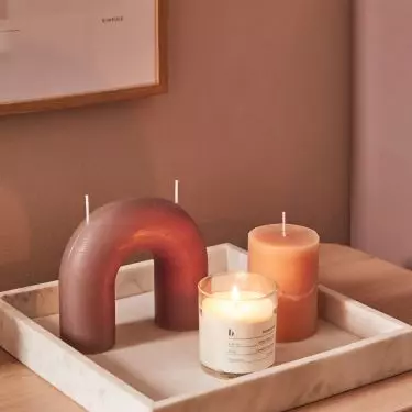 Peach candles will create a relaxing atmosphere