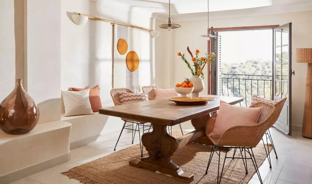 Peach warms the space