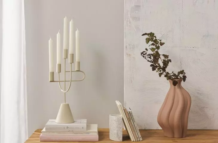 Peach vase is a simple but striking accessory