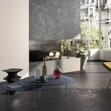 Tiles imitating concrete are part of the trend