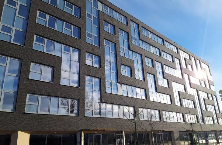 Przykład wykorzystania elastycznych płytek elewacyjncyh w systemie IZOFLEX (5125 HAGA)