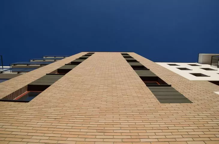 Przykład wykorzystania elastycznych płytek elewacyjncyh w systemie IZOFLEX (2054 IZMIR)