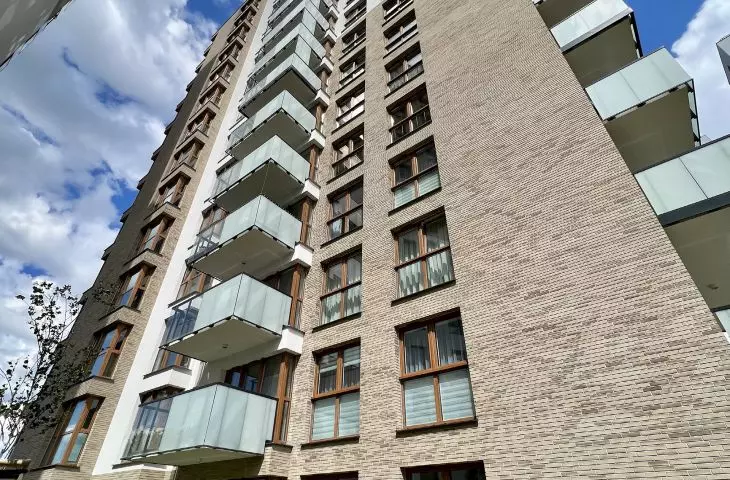 Przykład wykorzystania elastycznych płytek elewacyjncyh w systemie IZOFLEX (2095 KAIR)
