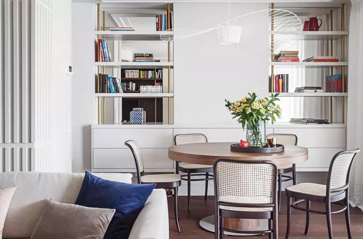 The dining room has been arranged behind the lounge area