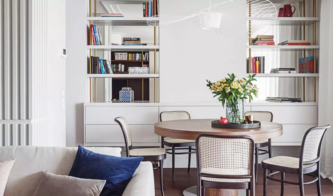 The dining room has been arranged behind the lounge area