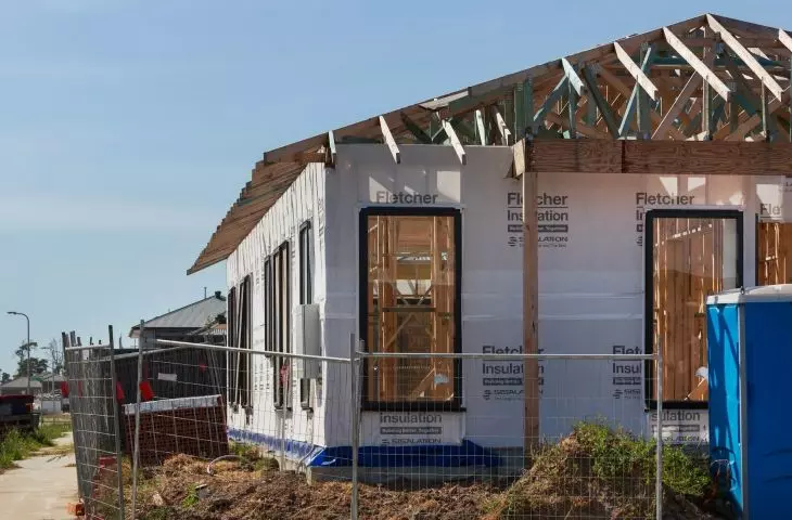Scaffolding from lightweight lattice trusses allows you to slim down the foundation and load-bearing walls of a building. It is an ideal solution for single-family houses with a usable attic