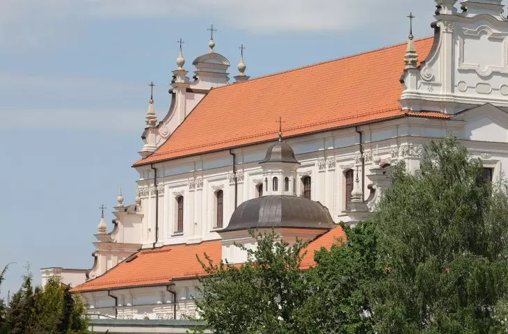 Trwałe i stylowe dachówki ceramiczne