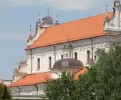 Trwałe i stylowe dachówki ceramiczne
