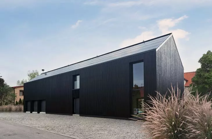 SunRoof on the Black House in Długołęka, near Wrocław. Designer: Piotr Gniewek, TYYNI Studio