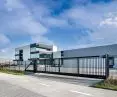 The PI sliding gate is designed to close entrances with a passage width of up to 16 m (or 24 m for converging gates!).