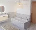 RETHINK CUBIC WALL bathtub