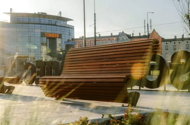 Wave bench