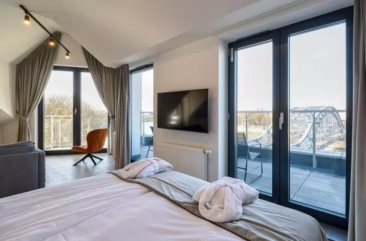 Aluminiowe okna FUTURO MB86 w the Bridge Suites Hotel Kraków