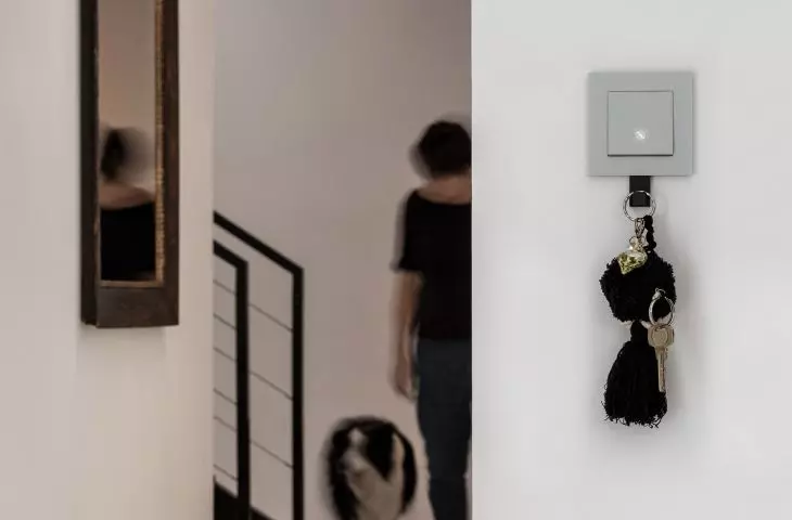 Stair switch with illuminated pictogram and attached hanger (Simon 55 Line)
