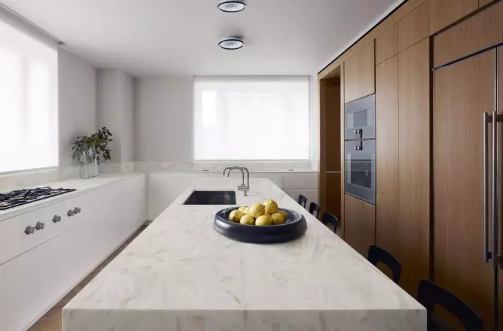 Kitchen island and countertop in Corian® Sand Storm