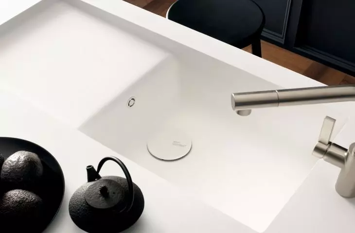 Corian® Design washbasin in Glacier White