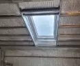 Izolacja okna połaciowego w Nadarzynie materiałem Aluthermo® QUATTRO